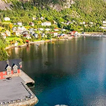 Ii Apartment Midsund