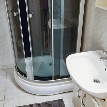 Apartment 4 Person In *